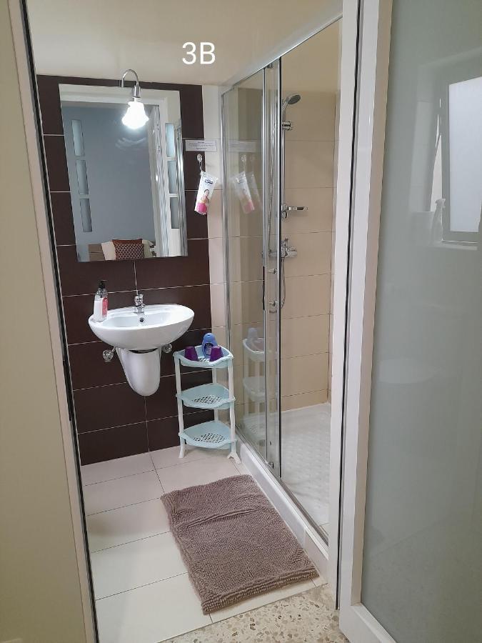 Seabreeze Holiday Guestrooms St. Paul's Bay Exteriör bild