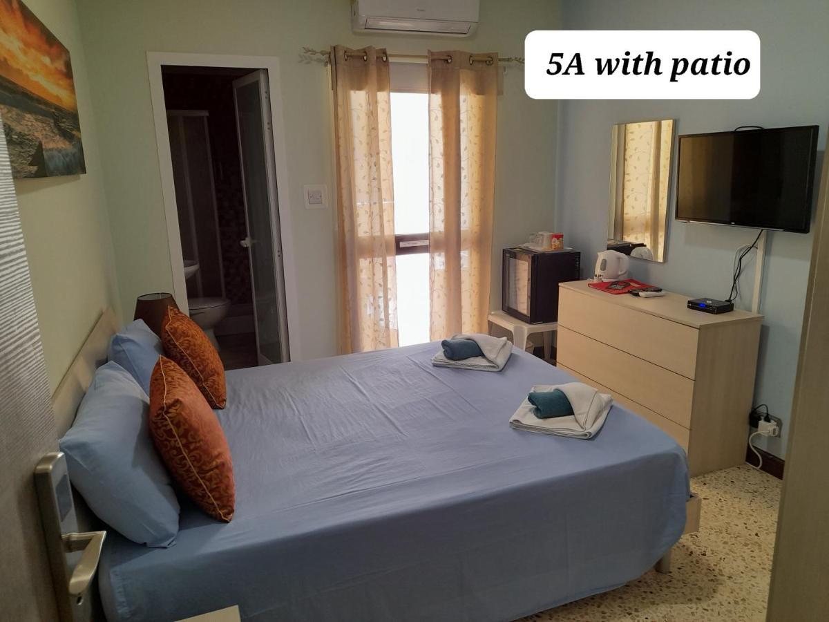 Seabreeze Holiday Guestrooms St. Paul's Bay Exteriör bild