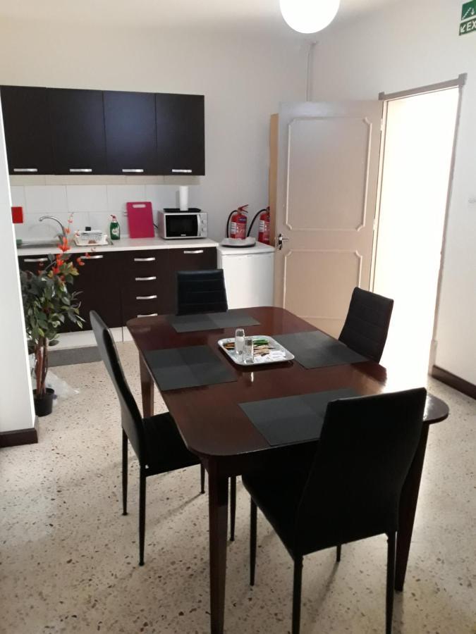 Seabreeze Holiday Guestrooms St. Paul's Bay Exteriör bild